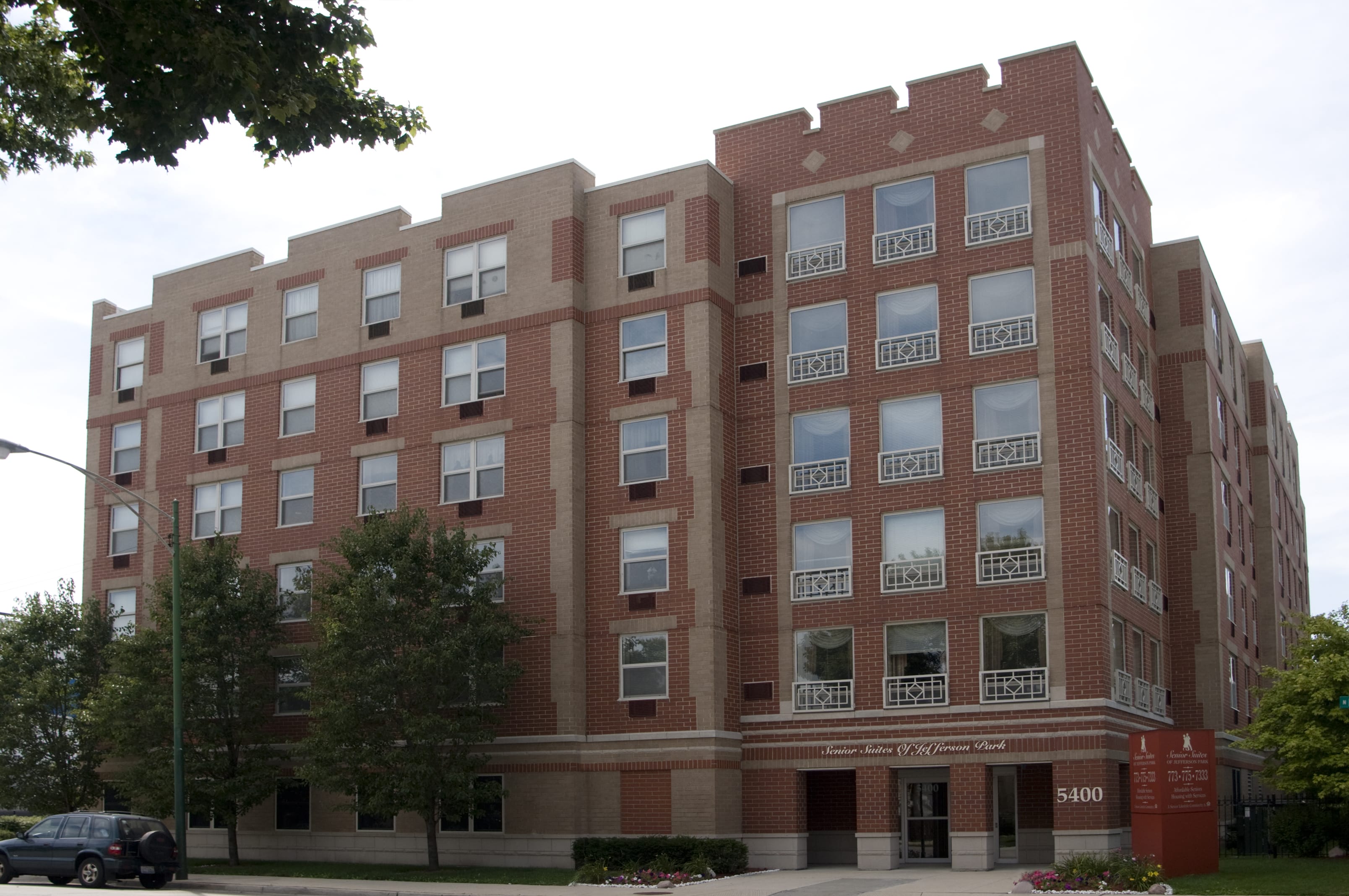 Senior Suites of Jefferson Park Community Exterior