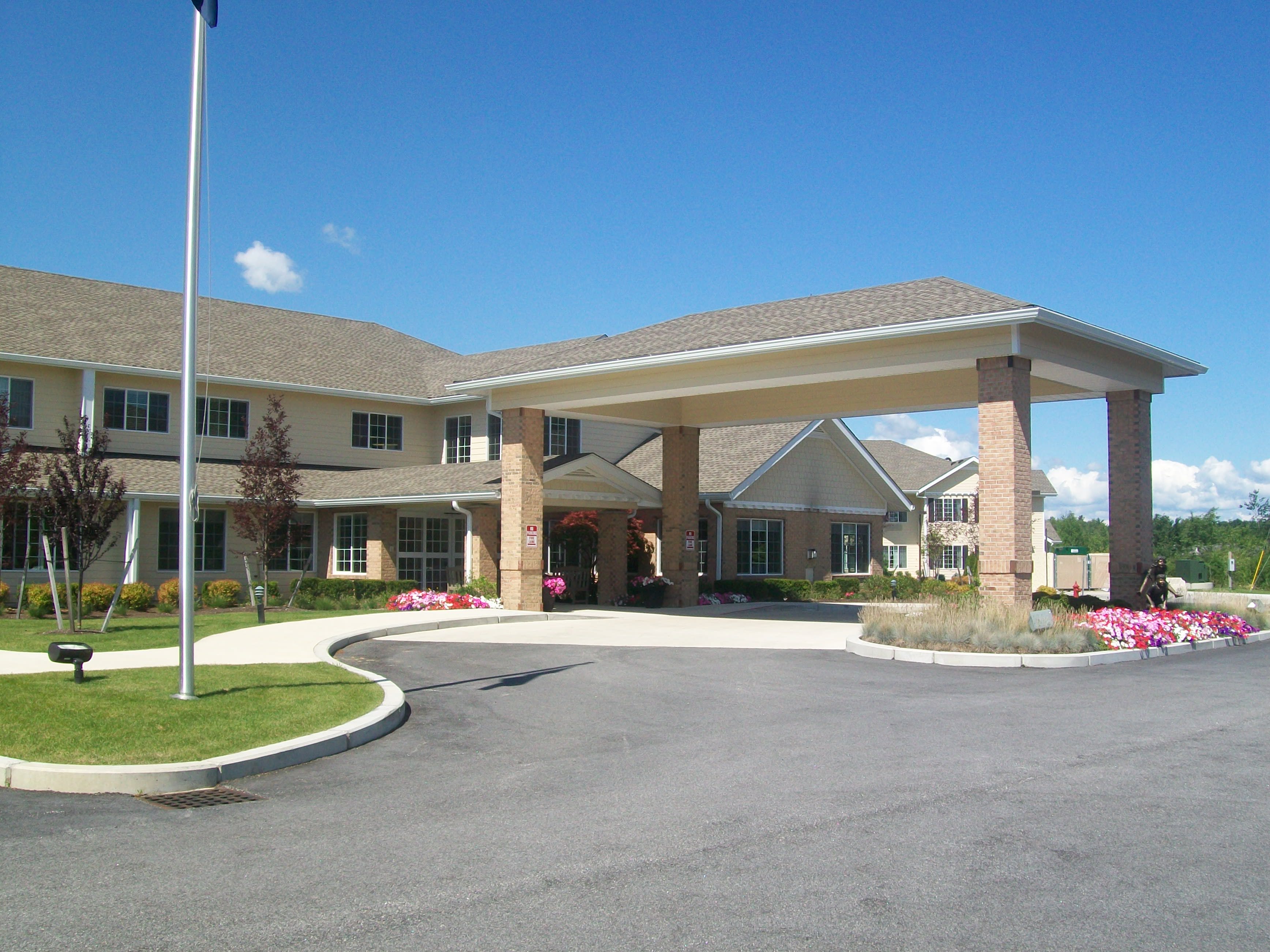 Winterberry Heights Senior Living outdoor common area