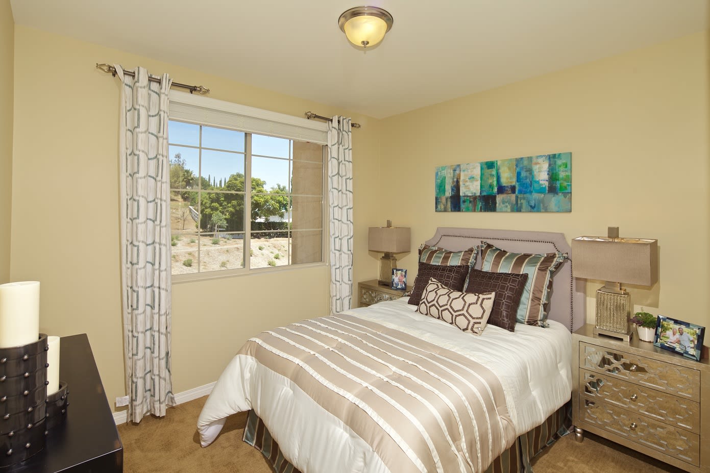 Felicita Vida Senior Living bedroom