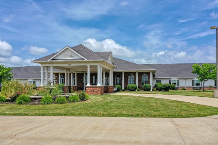 Cedarhurst of Godfrey community exterior