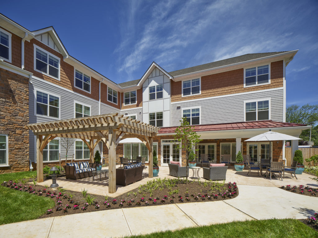 Arbor Terrace Monmouth outdoor common area