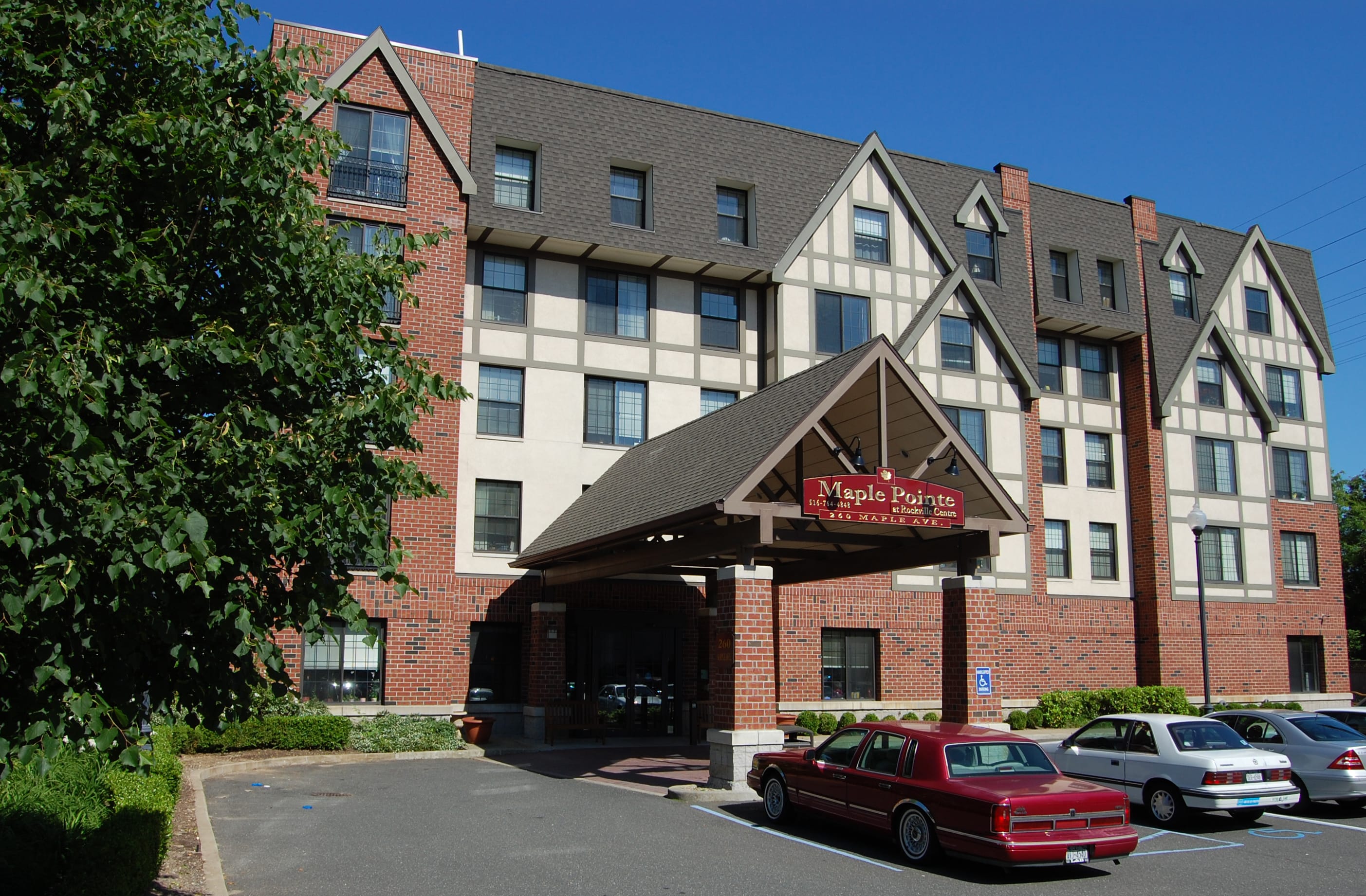 Maple Pointe Senior Living community exterior