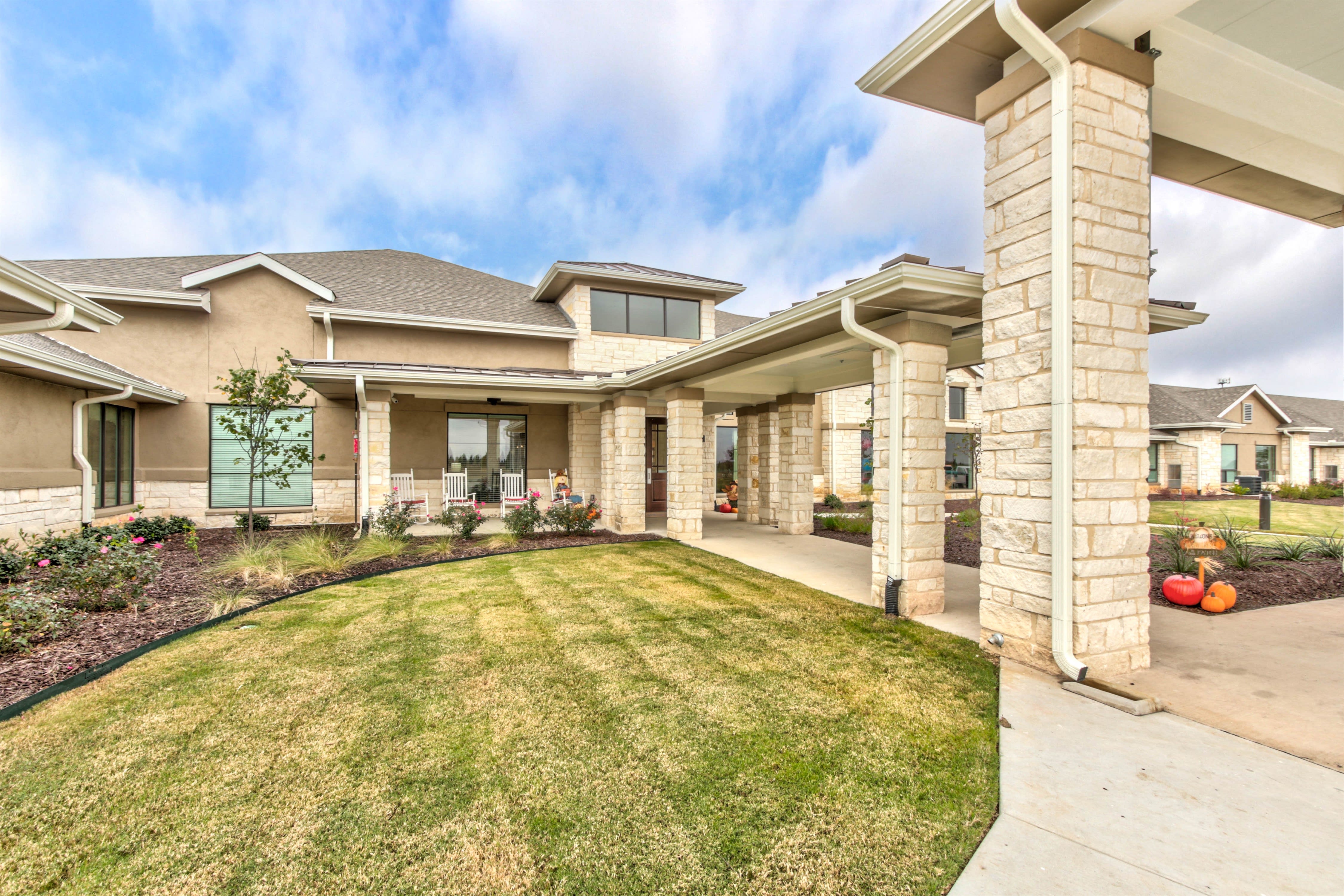 Long Creek Assisted Living and Memory Care outdoor common area