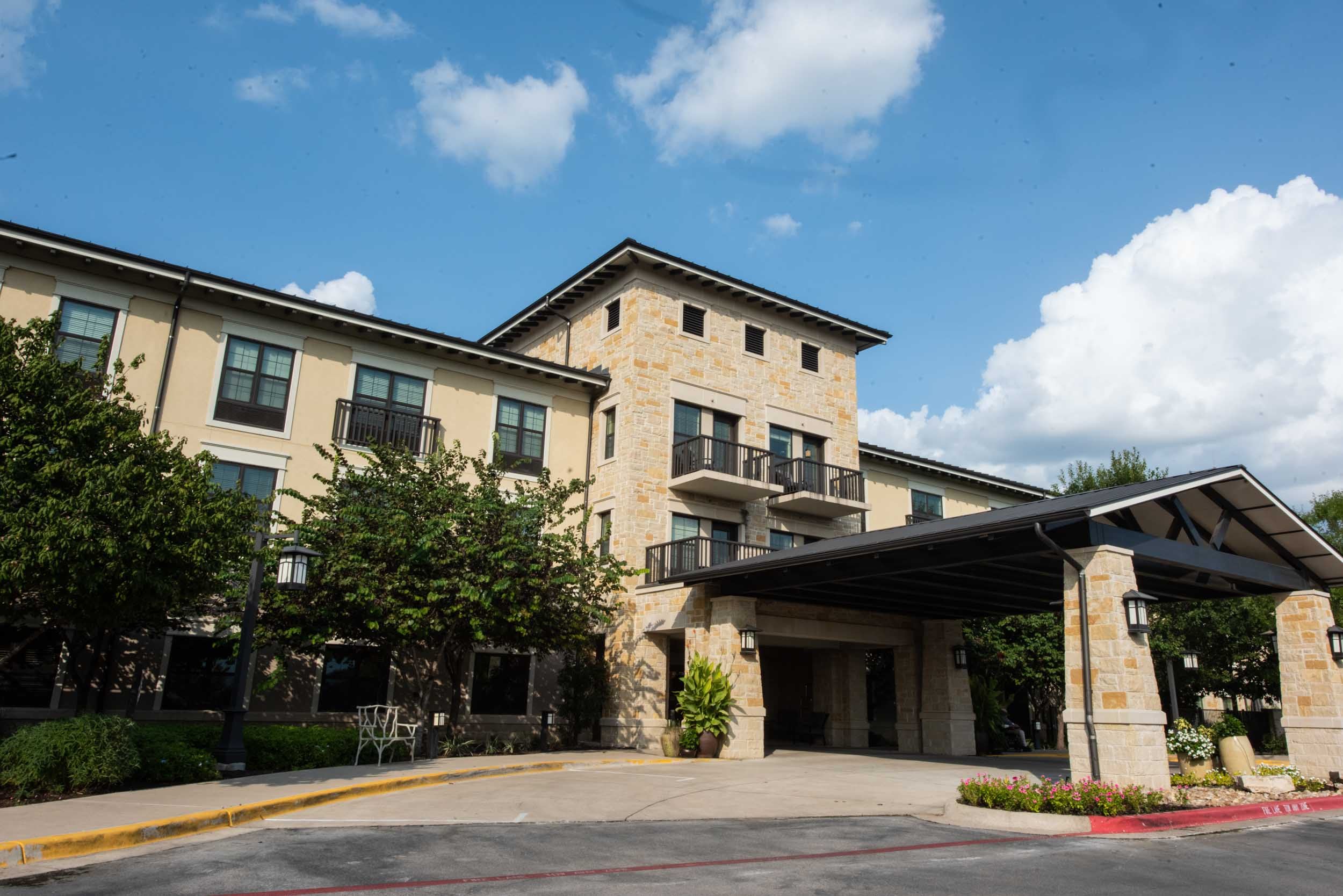 Belmont Village West Lake Hills outdoor common area