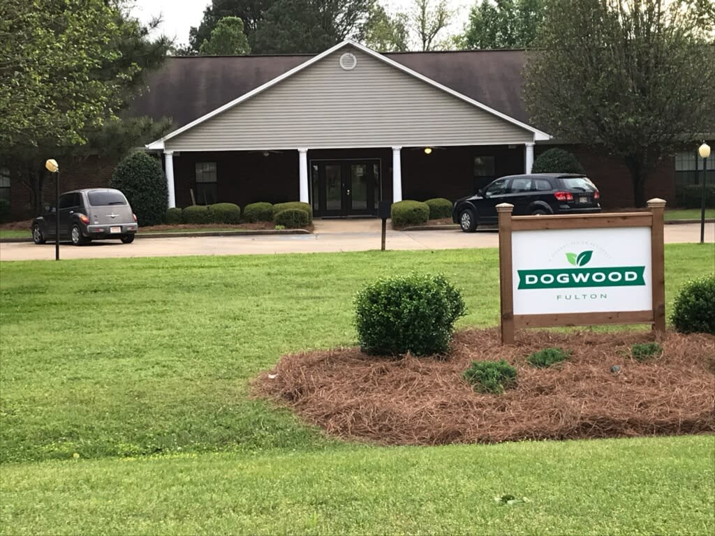 Riverside Elite Senior Living community exterior