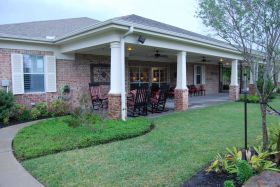 Willow Care Cottages Pearland outdoor common area