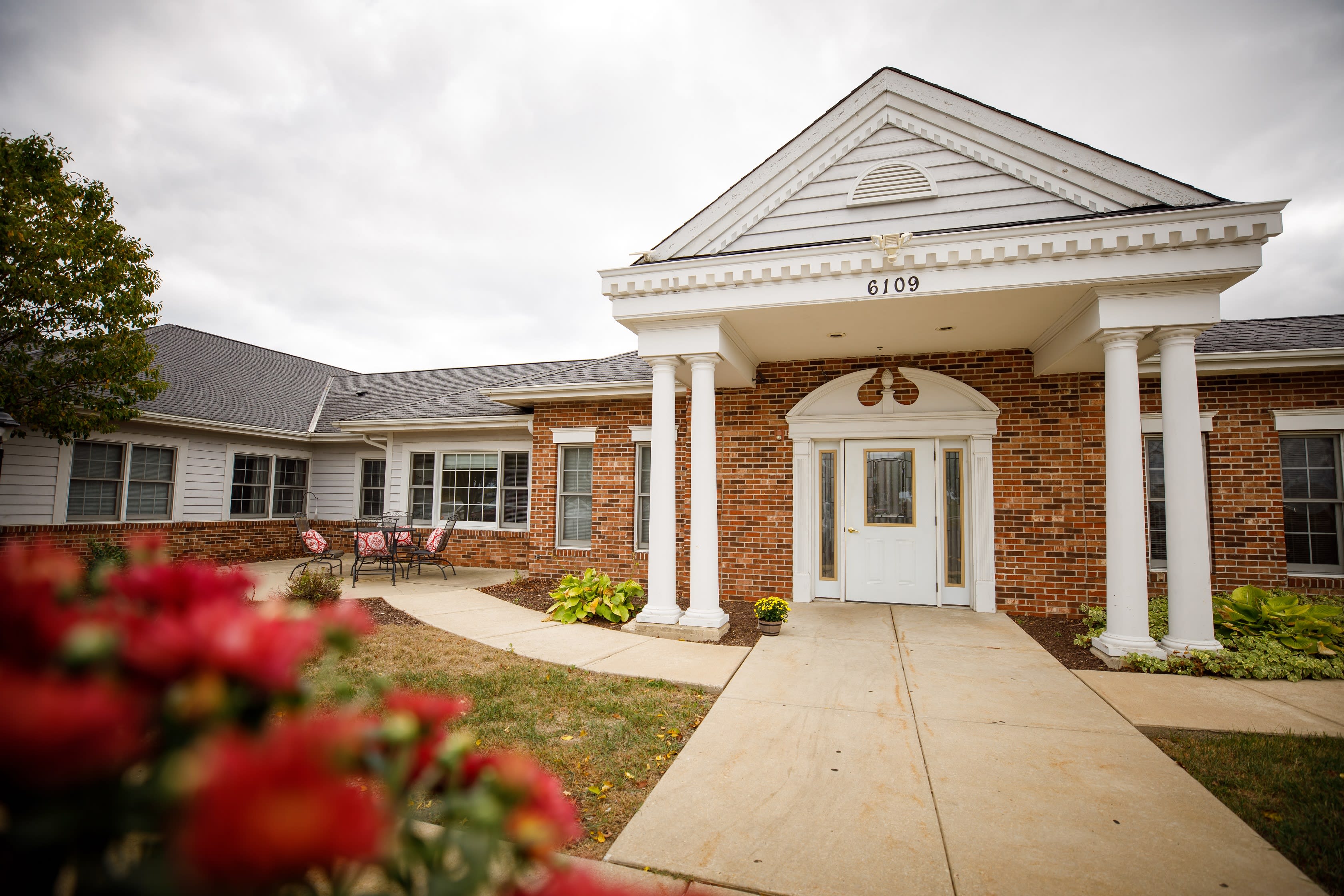 Meadowbrook of Racine outdoor common area