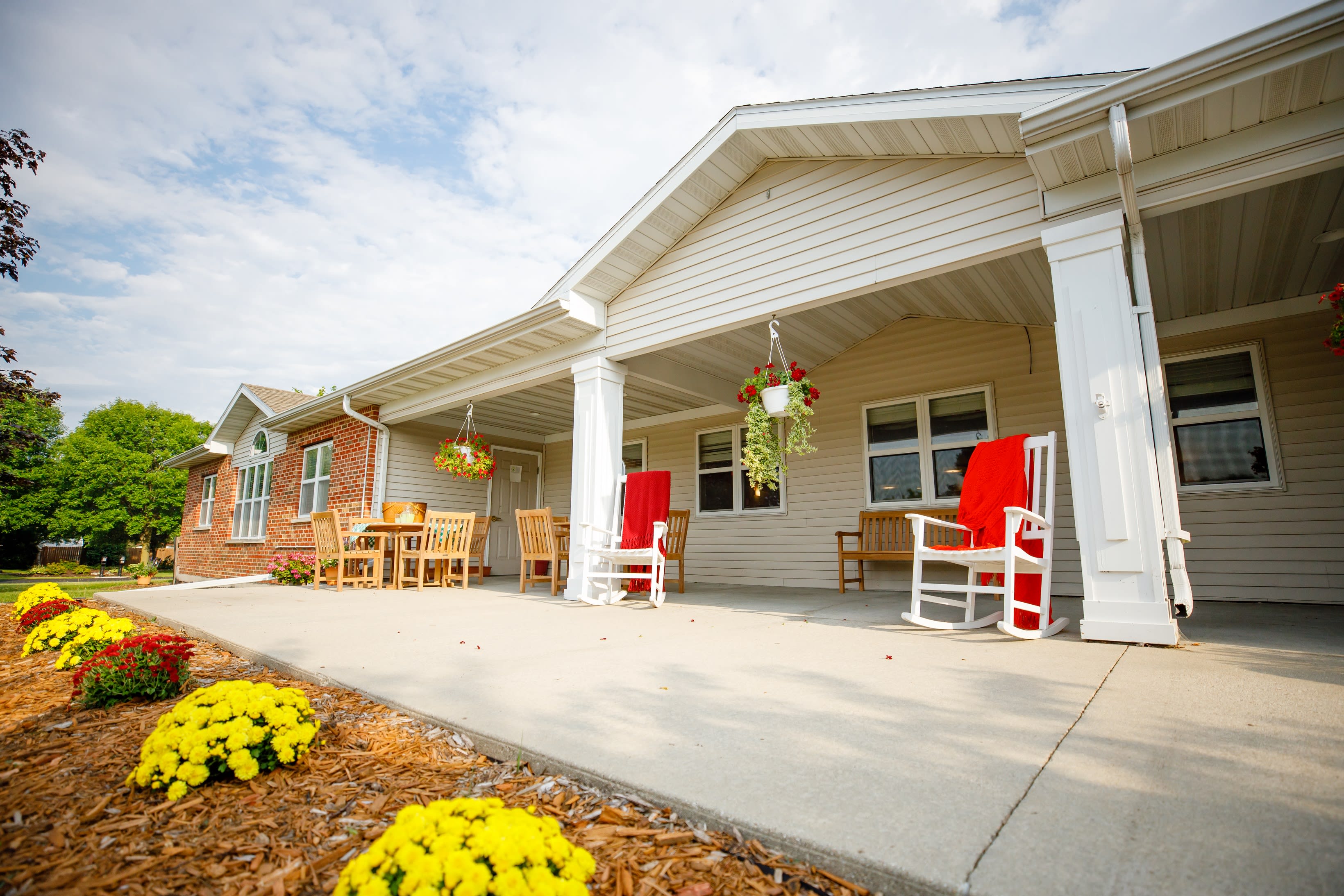 Sage Meadow Fond du Lac Suites outdoor common area