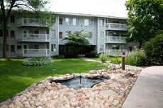 Laurel Oaks outdoor common area