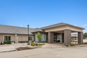 Shalom West Memory Care outdoor common area
