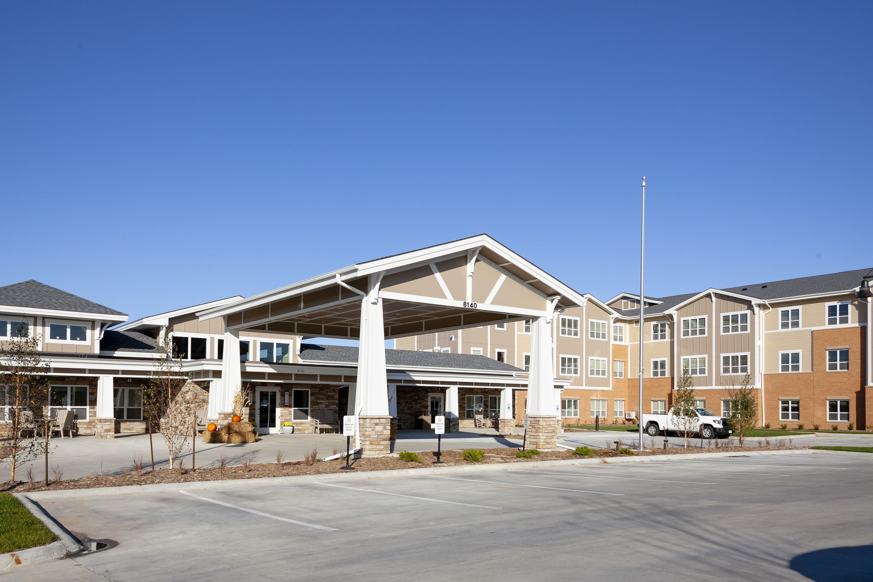 Cedarhurst of La Vista community exterior