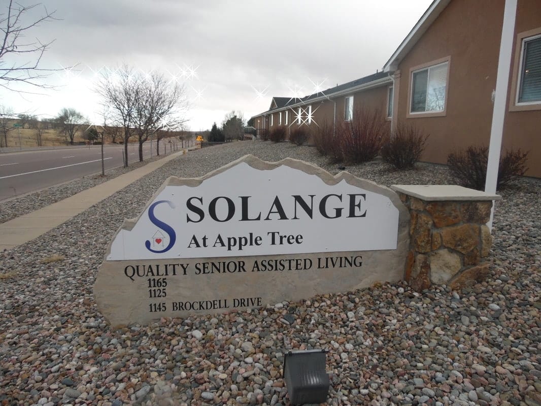 Limelight Assisted Living Apple Tree outdoor common area
