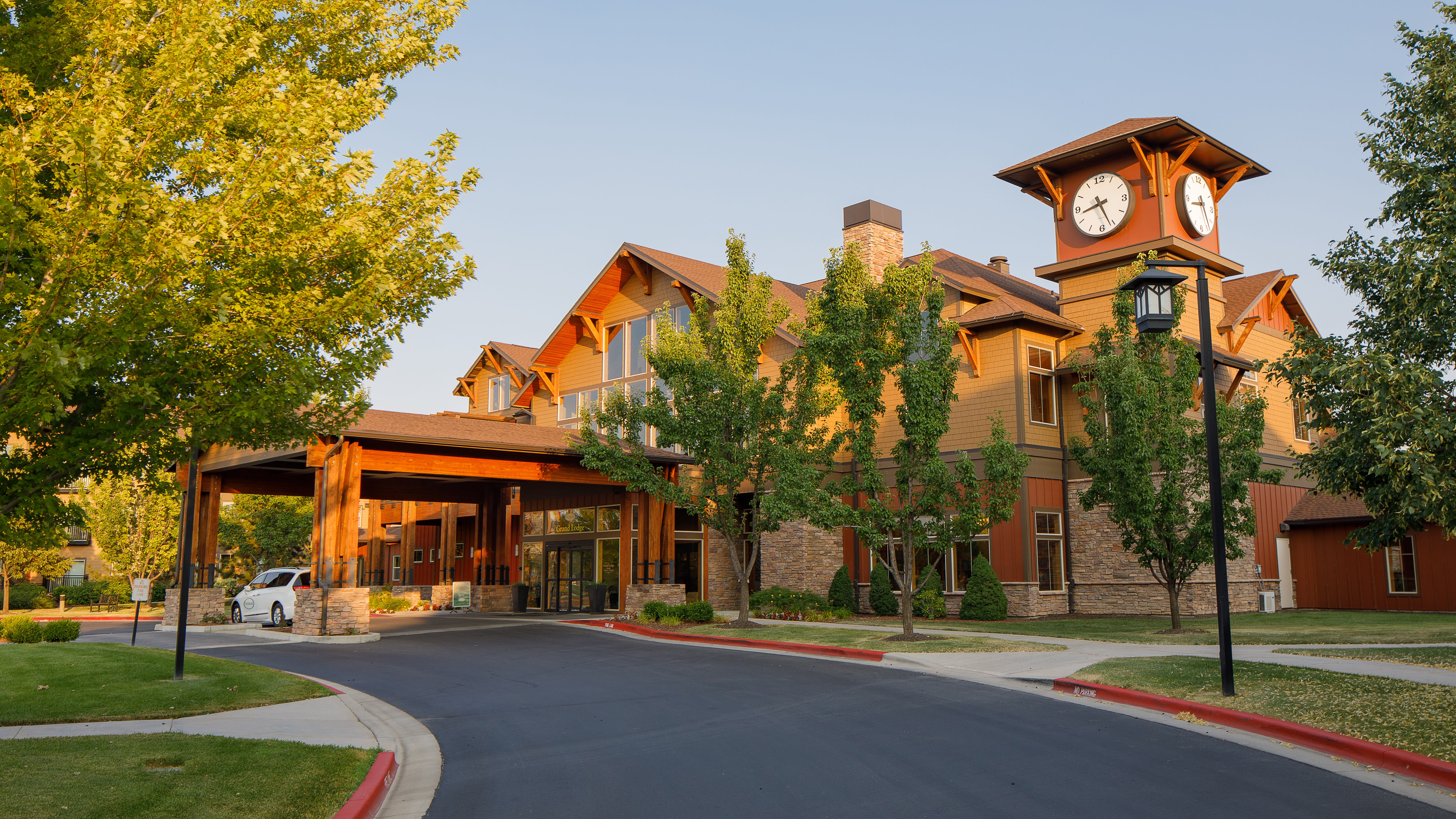 Touchmark at Meadow Lake Village community exterior