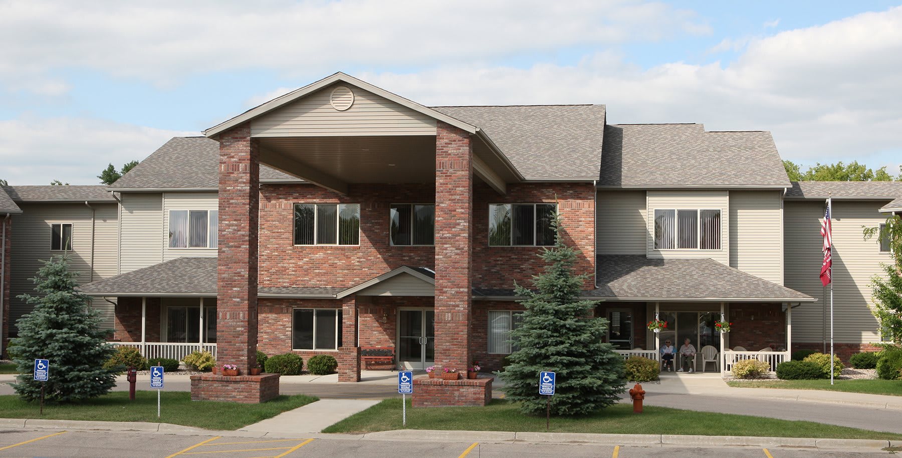 Mankato Lodge Senior Living community exterior