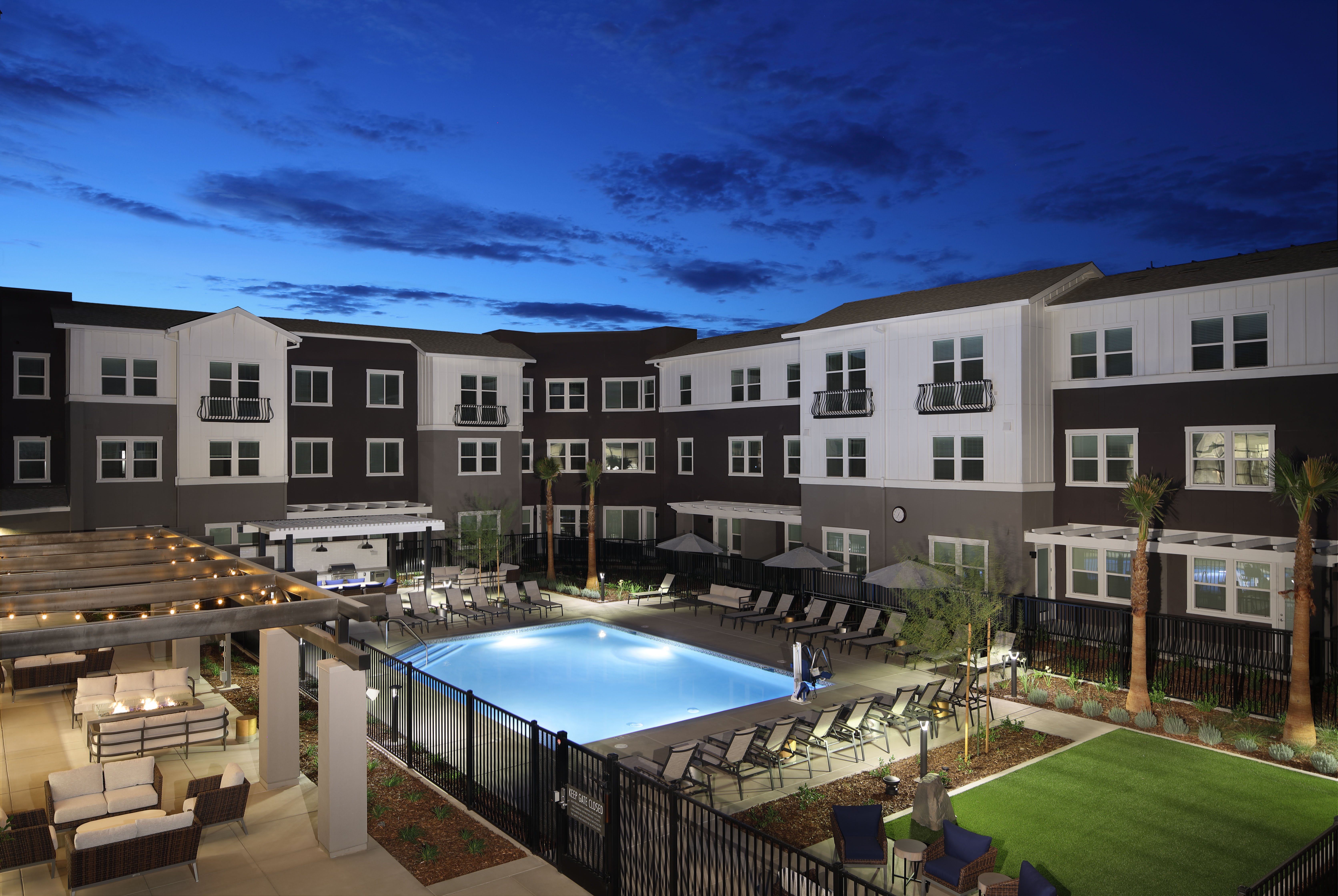 Avella at Roseville outdoor common area