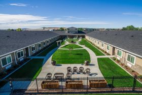 Tri Cities Memory Care outdoor common area