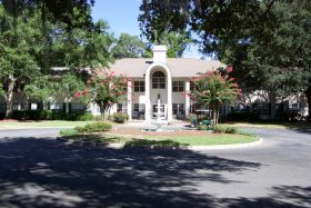 Heritage Oaks Retirement Living community exterior