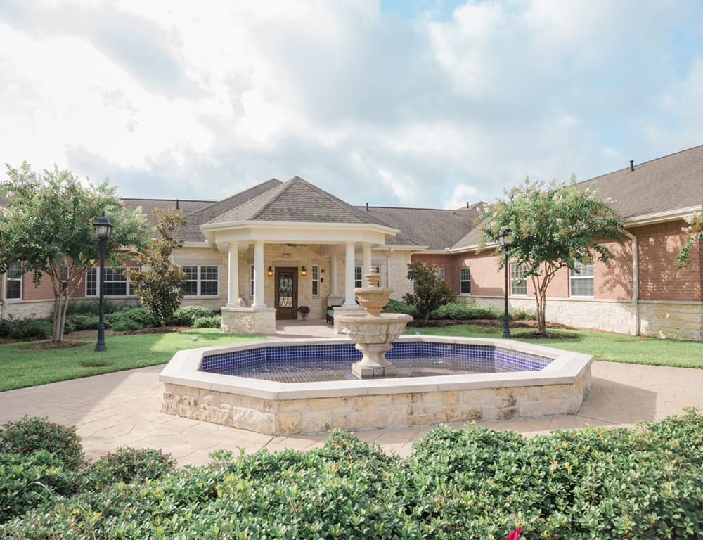 Solace Glen at Cypresswood outdoor common area