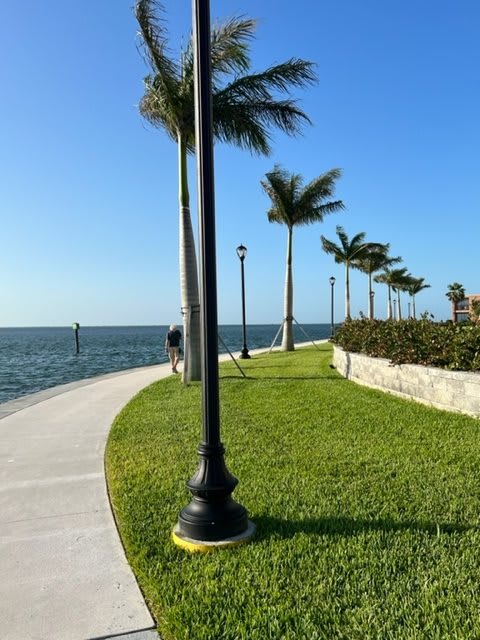 Westminster Shores, a CCRC outdoor common area