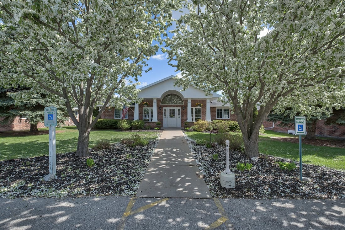 Eden Vista Green Bay community exterior