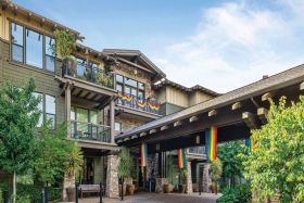Fountaingrove Lodge, a CCRC outdoor common area