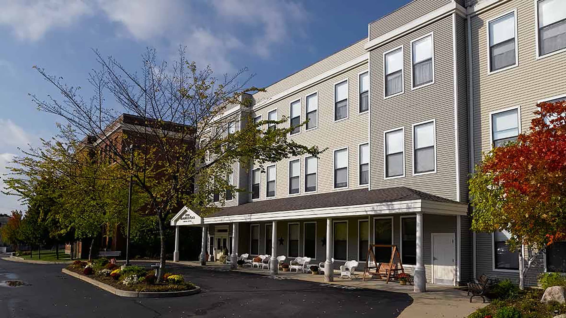 Atria Maplewood Place community exterior