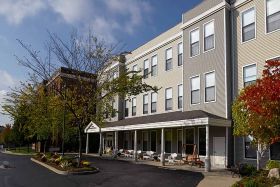 Atria Maplewood Place community exterior