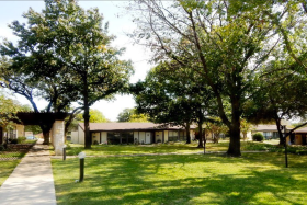 Lake Forest Village 
