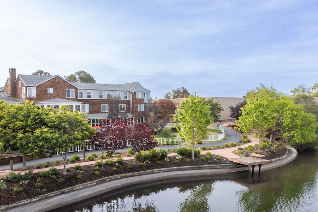 Waters Edge Lodge
