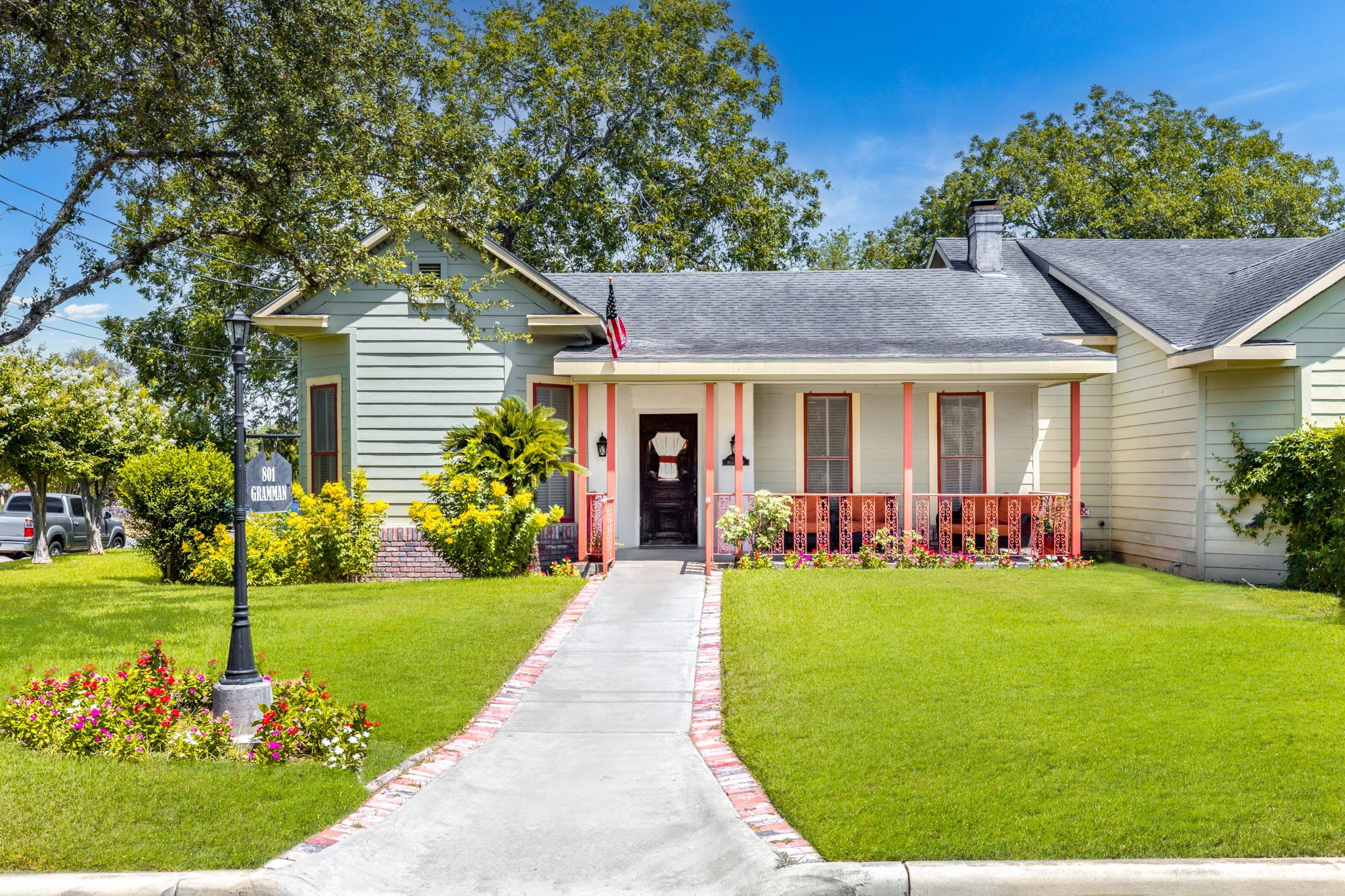 801 Gramman