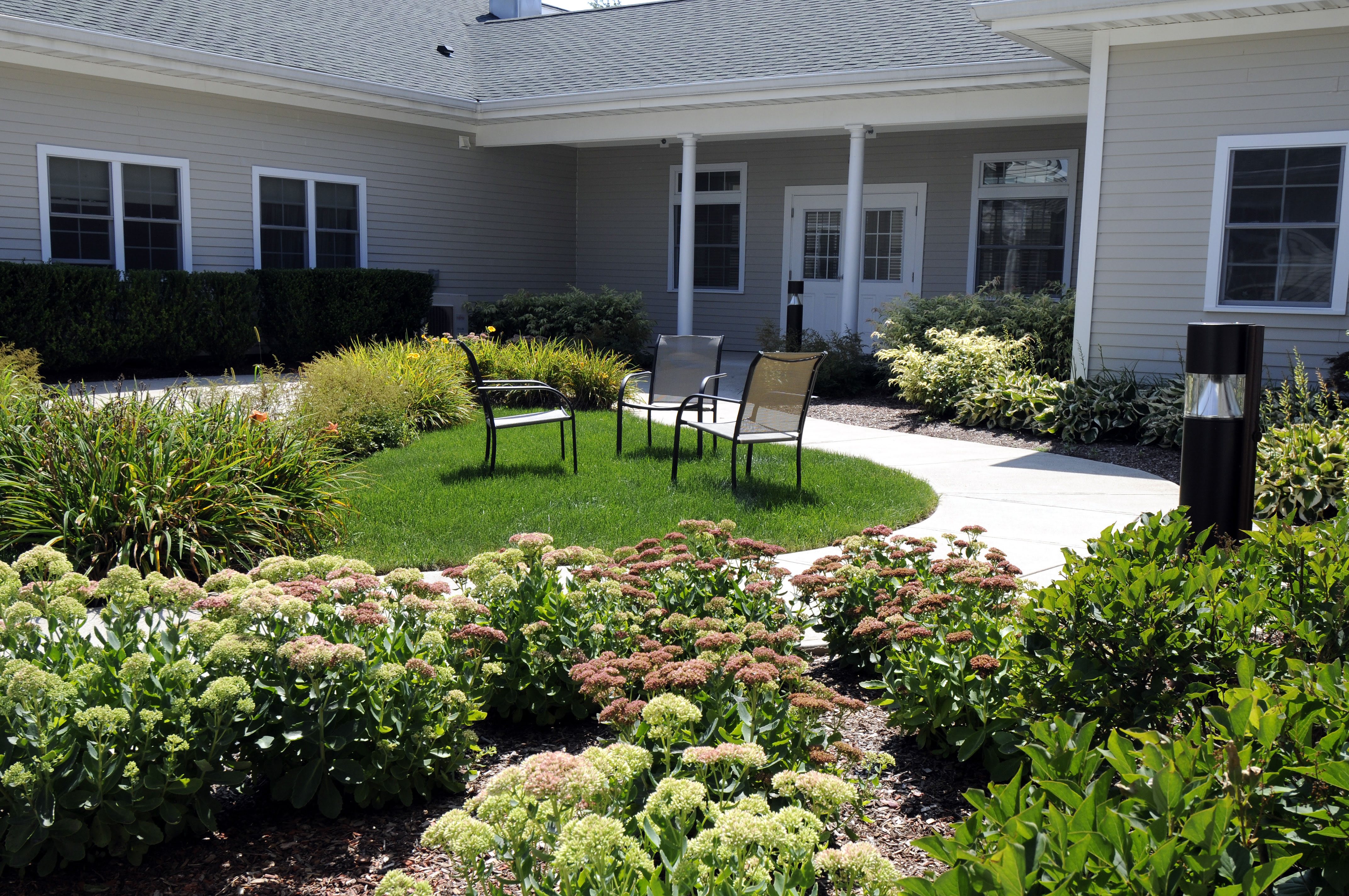 The Lighthouse at Lincoln outdoor common area