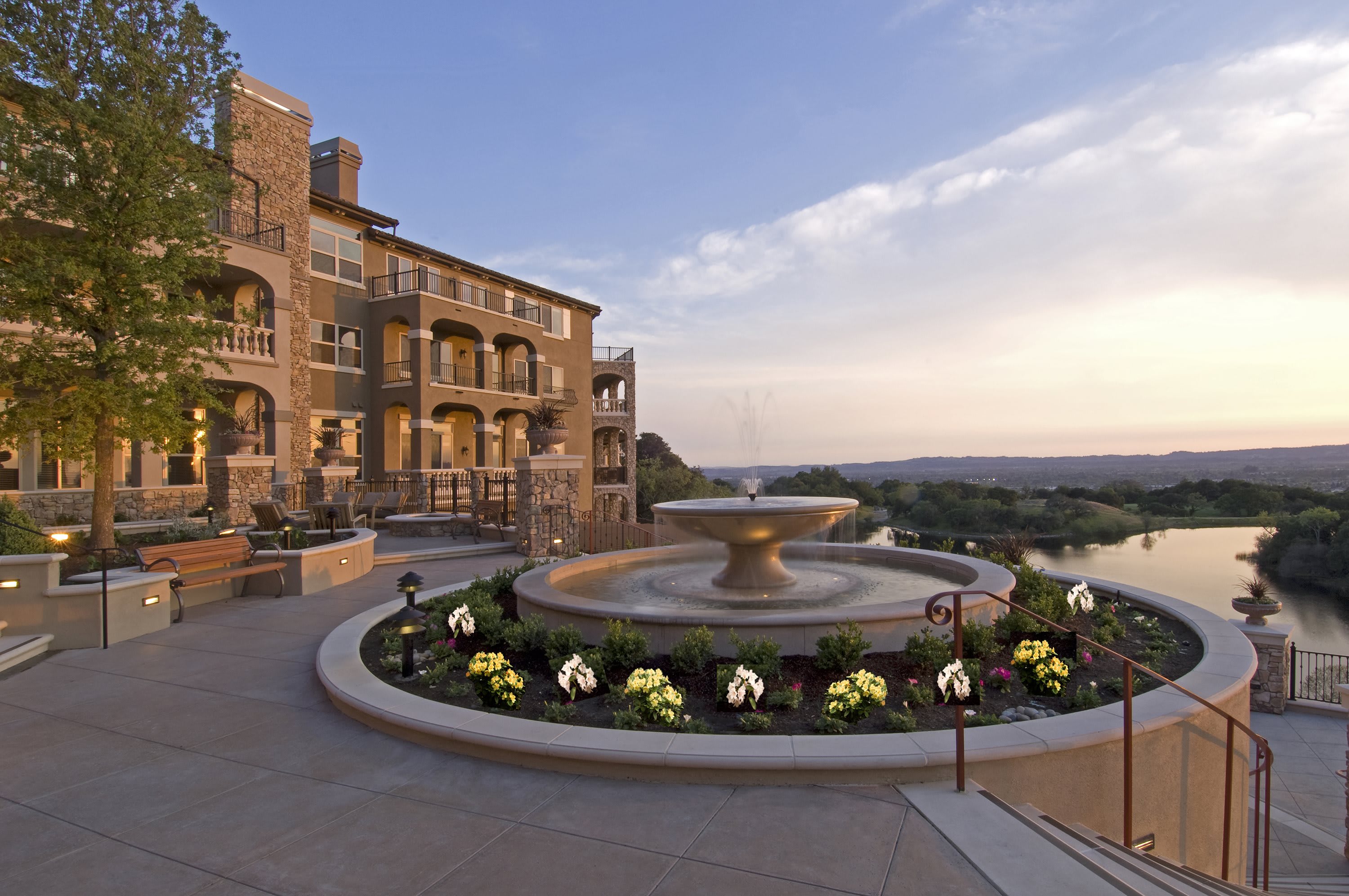 Oakmont of Varenna, a CCRC outdoor common area