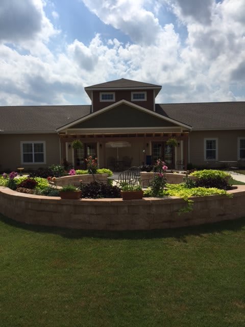 Oak Pointe of Neosho patio