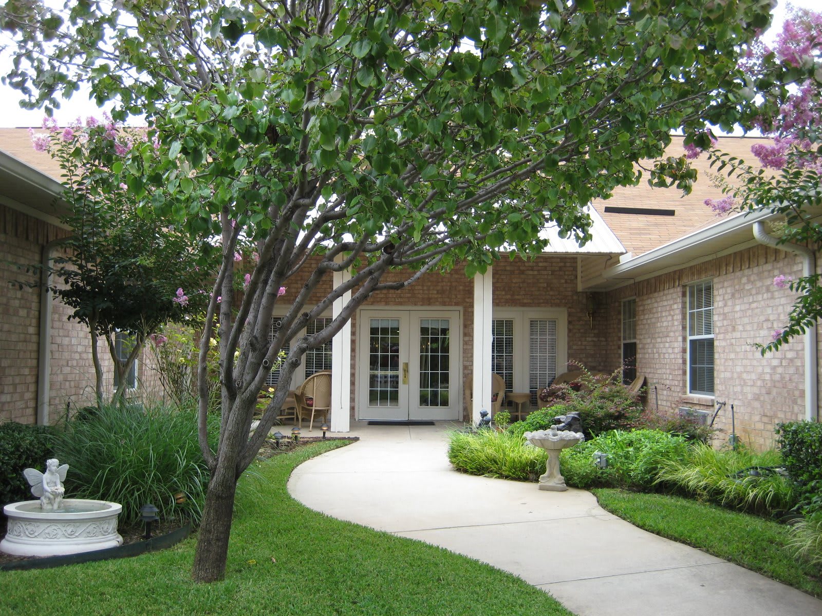 Flower Mound Assisted Living outdoor common area