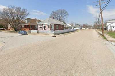 Photo of Golden Oakes Apartments