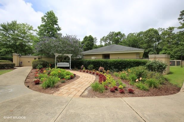 The Waterford at Creekside outdoor common area