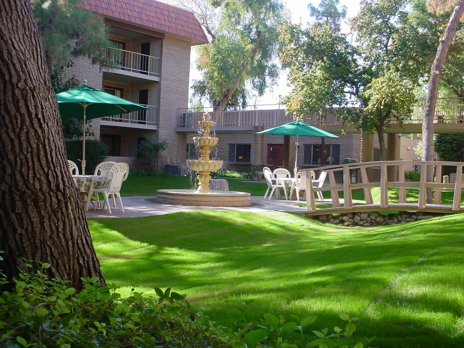 Fellowship Square Historic Mesa outdoor common area