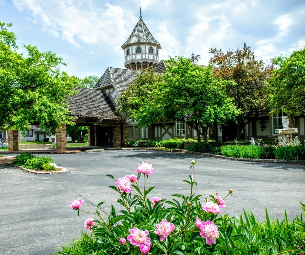The Grand Regency of Peoria community exterior