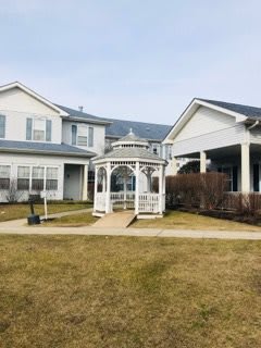 CareOne at Morris Assisted Living outdoor common area