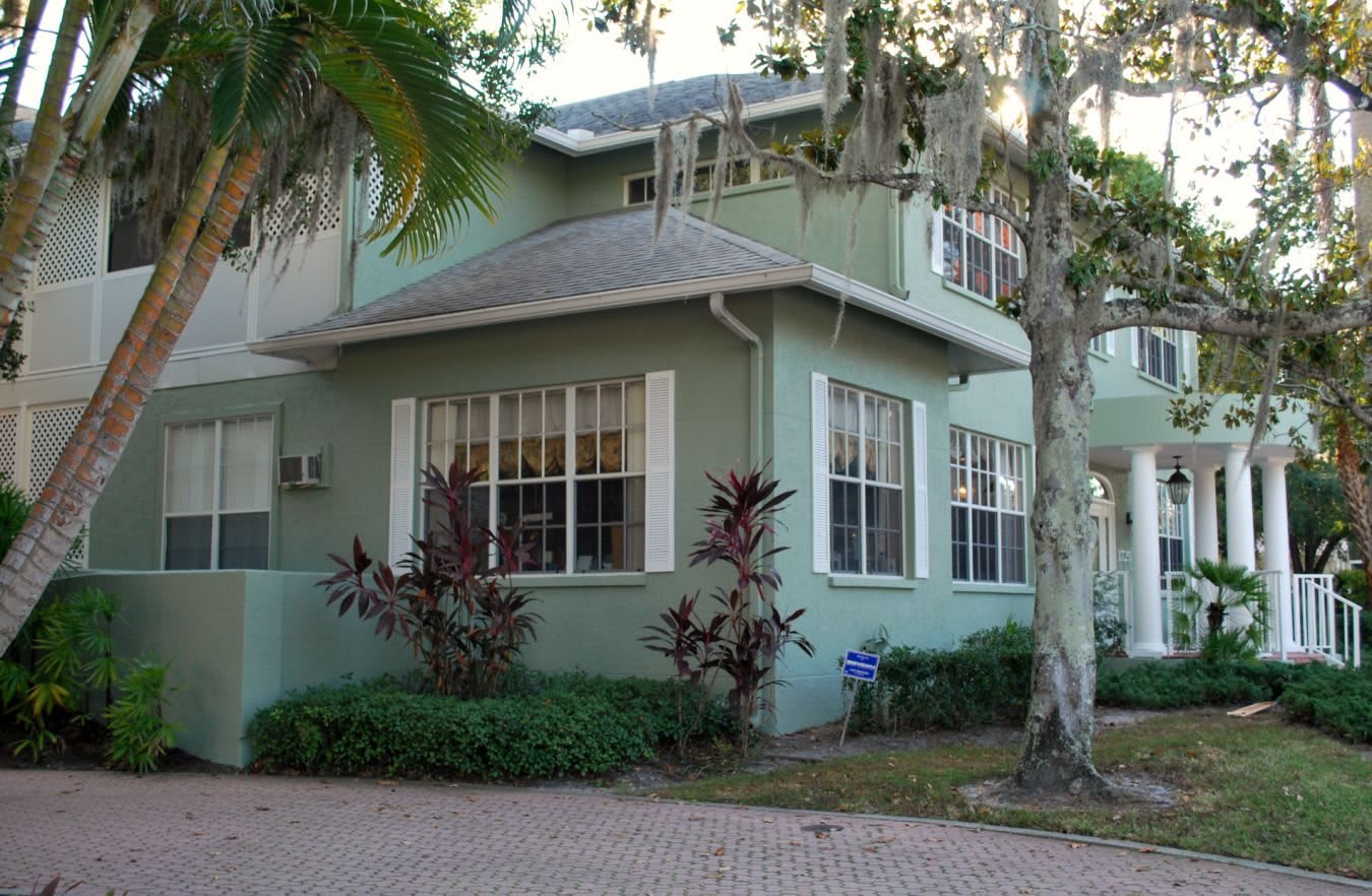 Photo of Magnolia on the Avenue