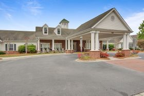 Revela at Daniel Island Assisted Living outdoor common area