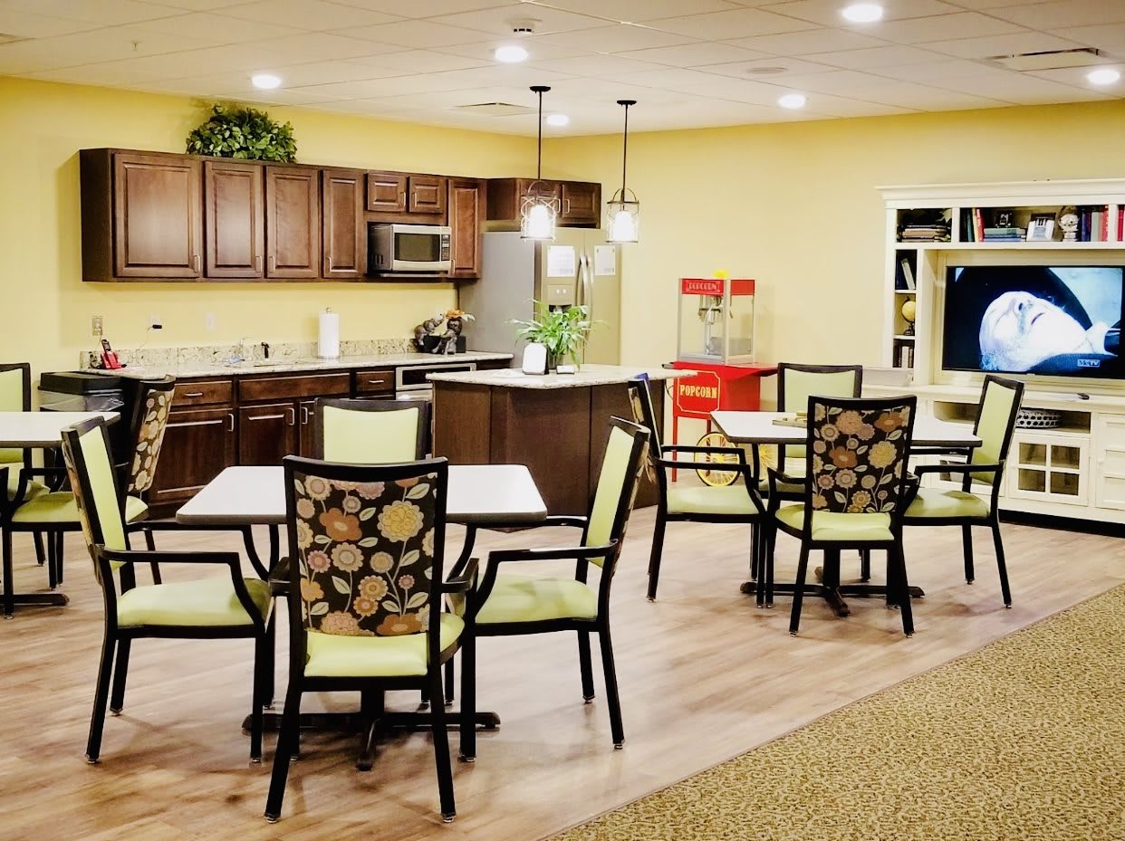 Oak Pointe of Rolla communal kitchen