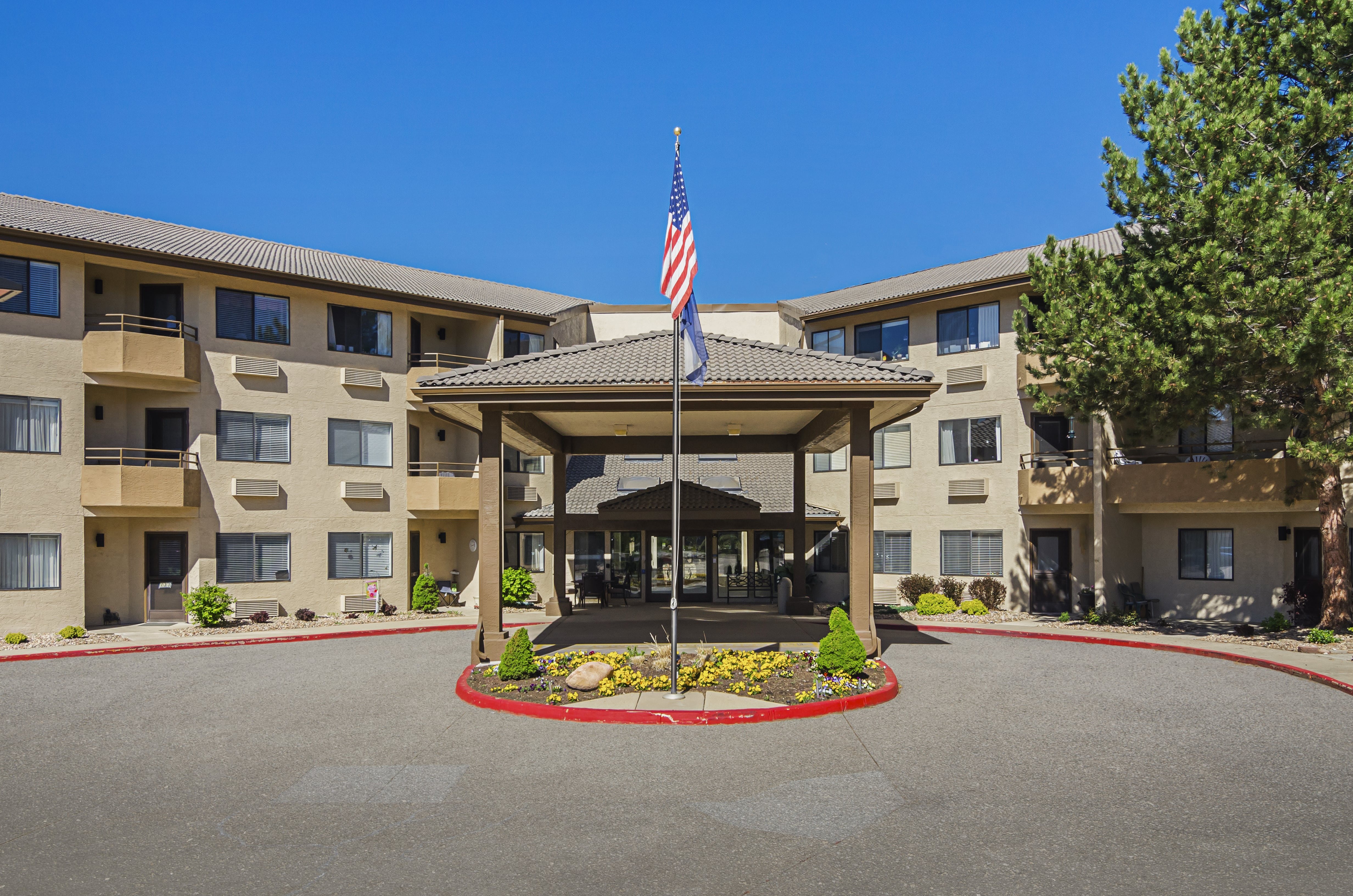 Holiday Longmont Regent community exterior