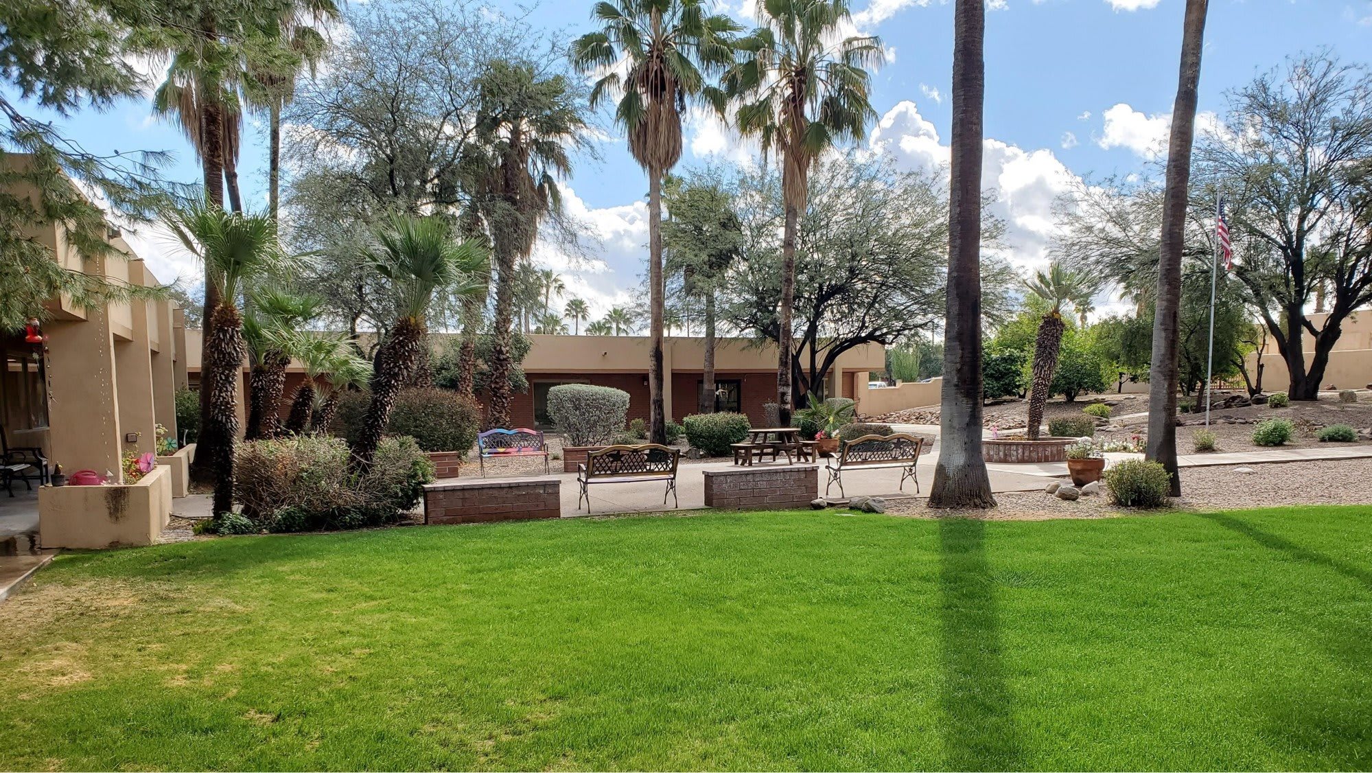 Woodland Palms Memory Care Community outdoor common area