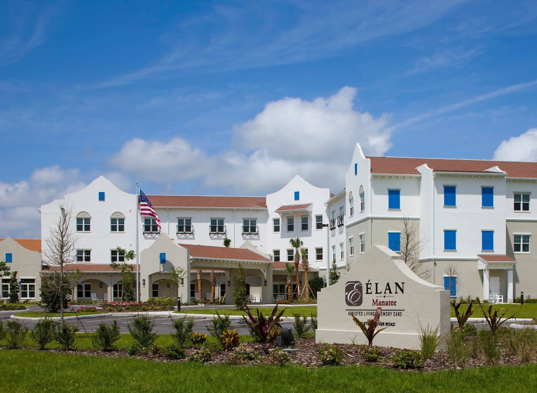 Élan Manatee Assisted Living and Memory Care community exterior