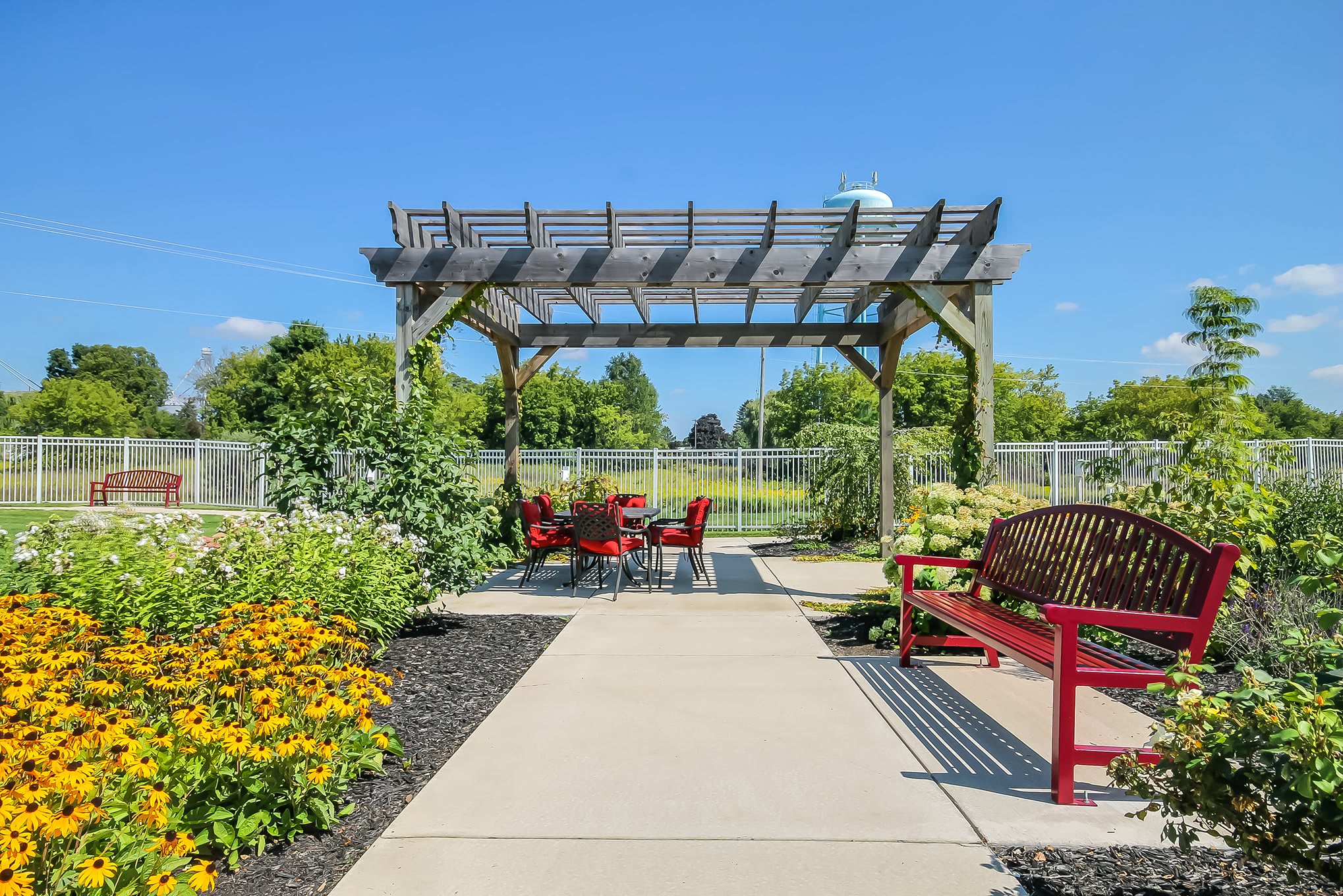 Lakeview Terrace Assisted Living outdoor common area