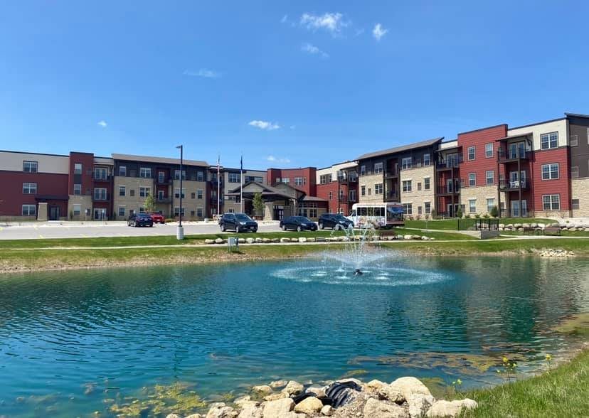 Hamilton House Senior Living outdoor common area