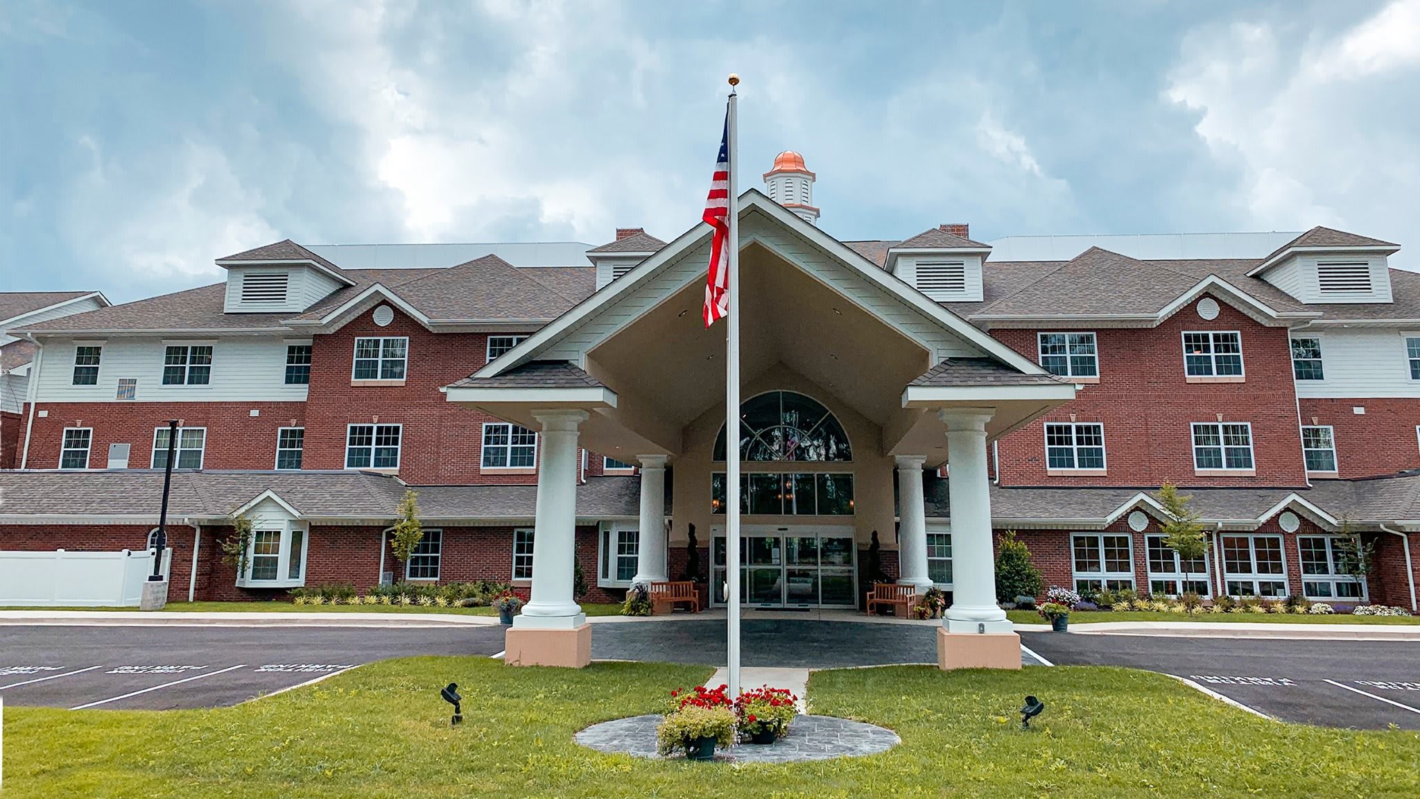 South Hills Square Retirement Resort outdoor common area