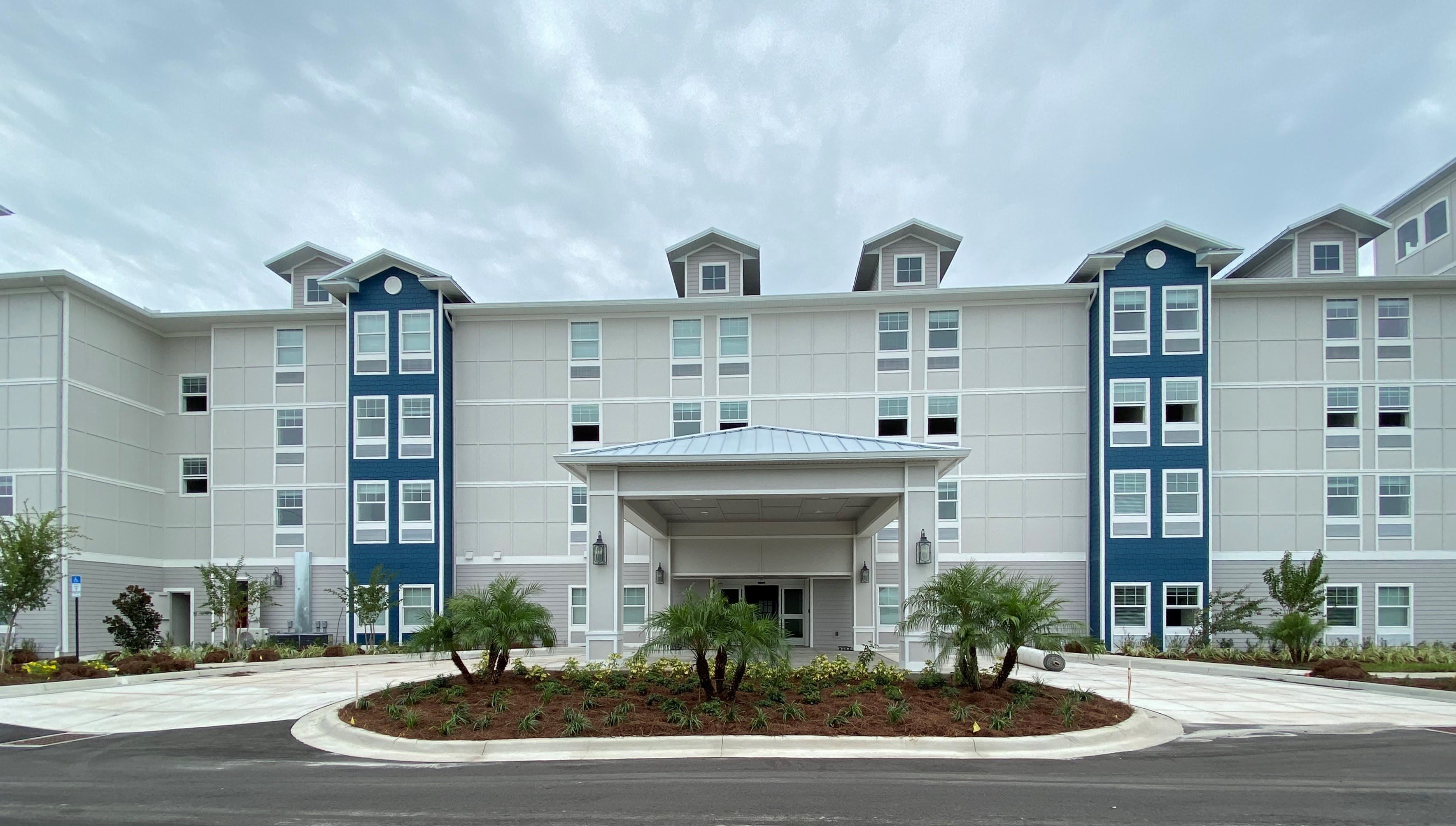 Lakeshore Manor at Lake Jackson Assisted Living community exterior