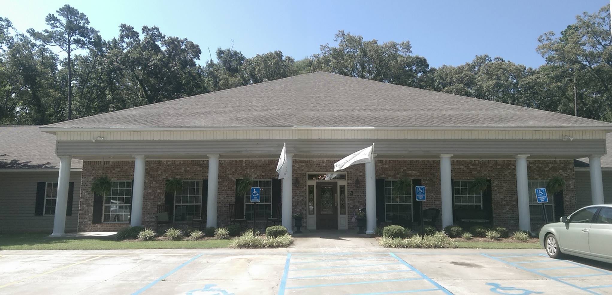 The Columns of Bastrop community exterior